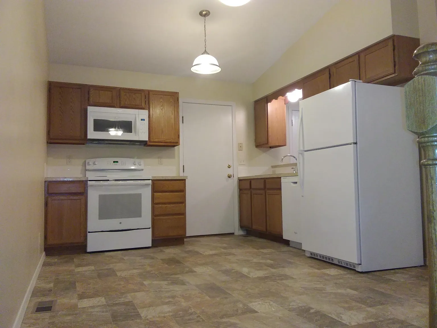 3 bed, 1640 sqft, $1,650 — Photo 1