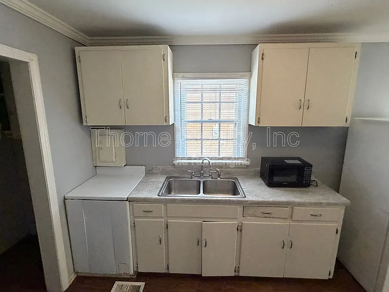 1416 Rosewood Ave — Photo 4