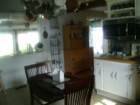 4th image of 10108 Sharon St SW