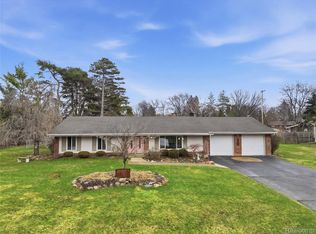 2707 Pine Ridge Rd, West Bloomfield, MI 48324