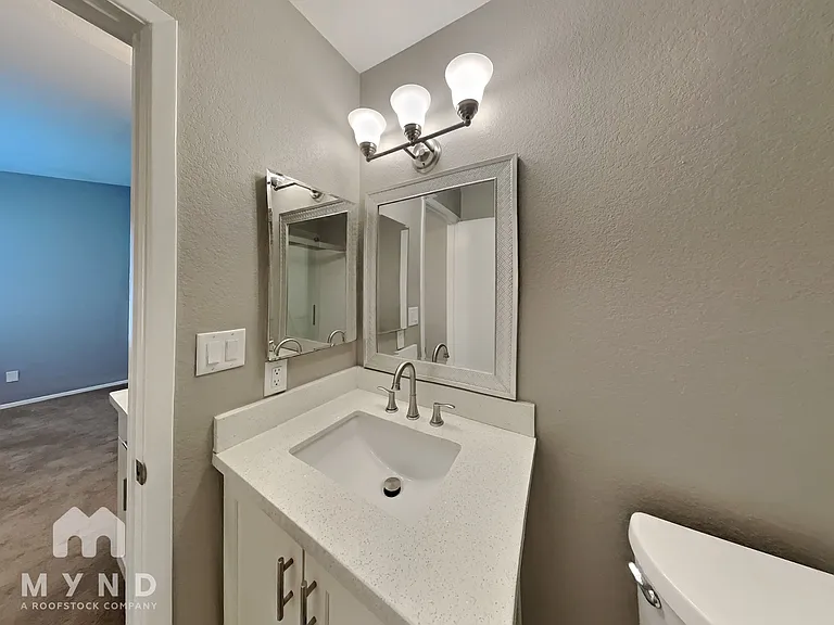 1014 W Malibu Dr — Photo 10