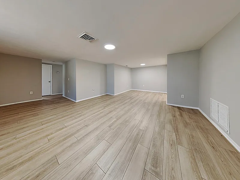 3 bed, 2.0 bath, 1345 sqft, $1,795 — Photo 3