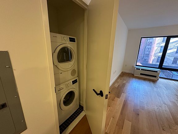 5th image of 25 E 19th St APT 6D