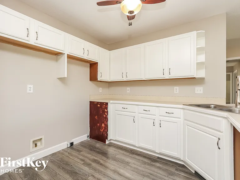 3860 Man O War Blvd — Photo 6