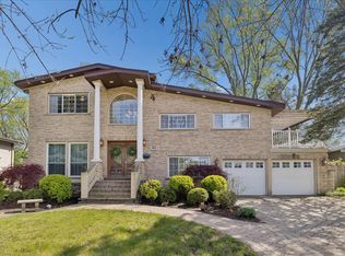 2913 Virginia Ln, Glenview, IL 60025