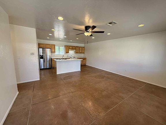 5th image of 320 E Blacklidge Dr APT 2