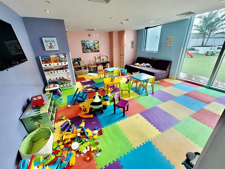 92 SW 3rd St #1808 — Photo 35