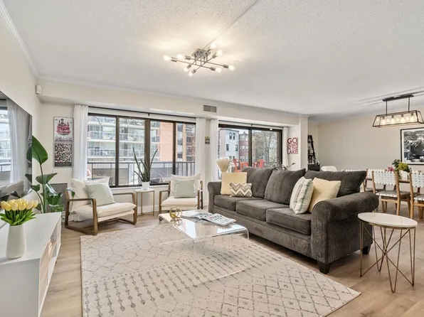 30 Stearns Rd APT 203, Brookline, MA 02446