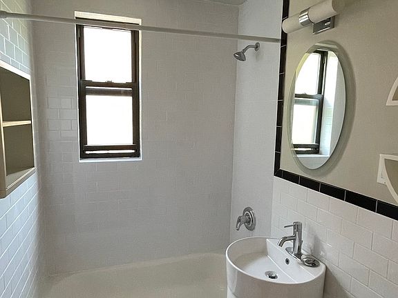 4th image of 4141 51st St APT 3L