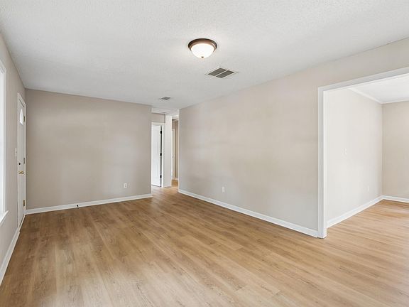 5th image of 651 Willow Bend Ln