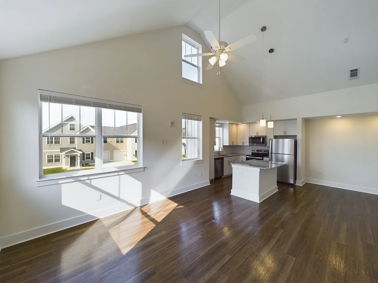 2 bed, 1180 sqft, $1,999 — Photo 2