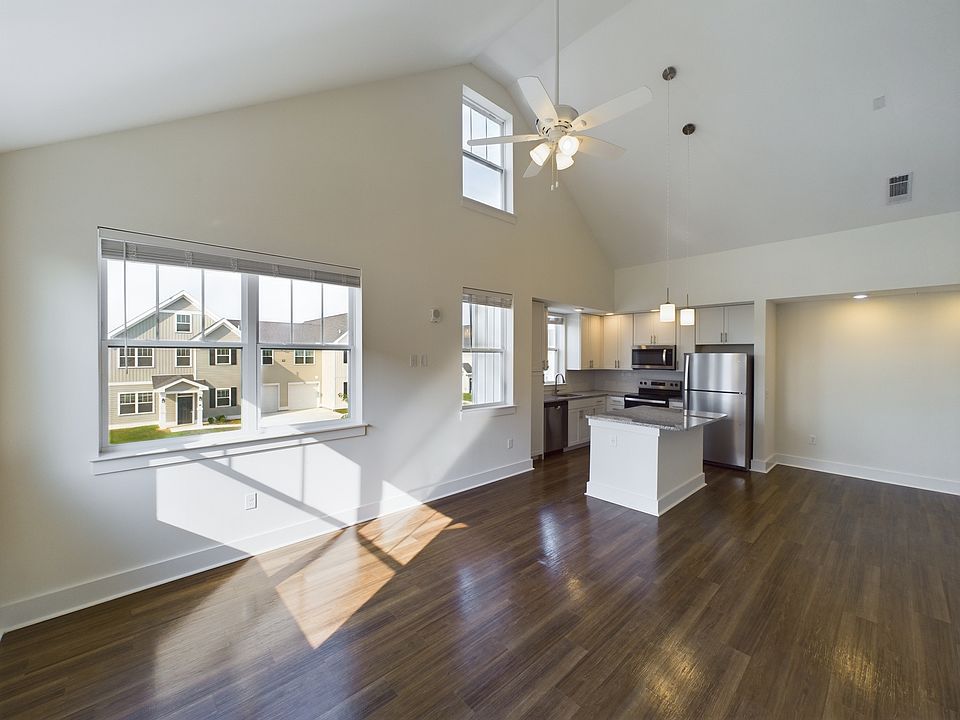 2nd image of 625 Victory Ln #13-201