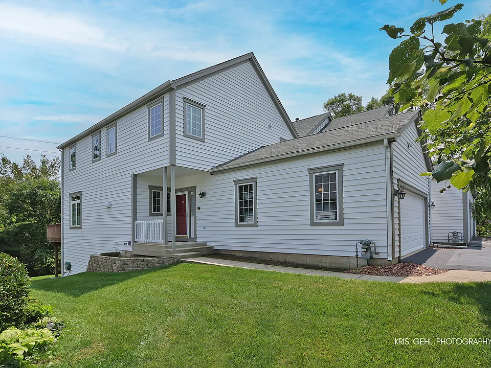 1277 Queen Ann Ln
