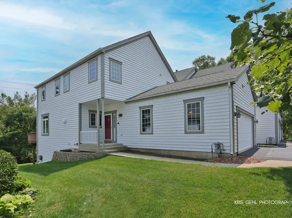 1277 Queen Ann Ln, Gurnee, IL 60031