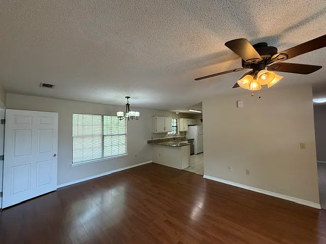 501 E Robinson Ave — Photo 3