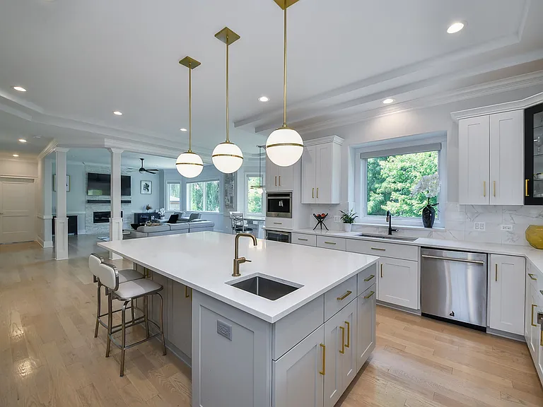 2447 Sharon Ct — Photo 3