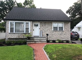 39 South Dr, Rochelle Park, NJ 07662