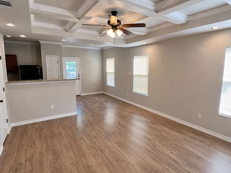 5016 Flipper Dr — Photo 2
