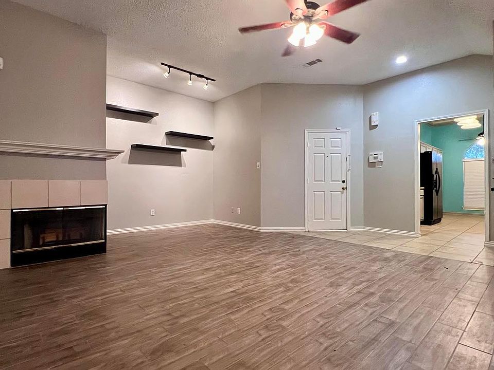 1st image of 943 Azalia Dr