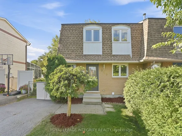 909 Lawnsberry Dr, Ottawa, ON K1E 1Y2