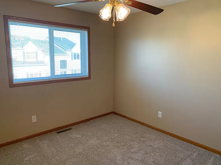6824 Meadow Grass Ln S — Photo 14