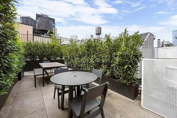 Rented by AVENUE 8 INC | media 6