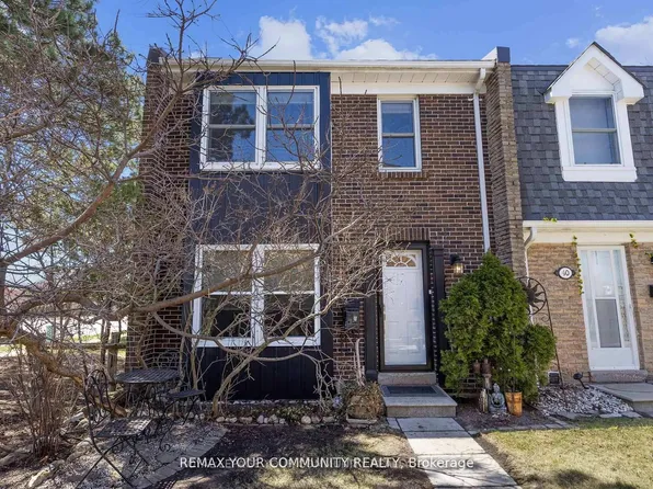 1020 Central Park Dr #39, Brampton, ON L6S 3J5