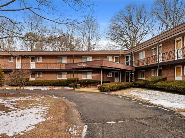 72 W Shore Rd APT 2, Warwick, RI 02889