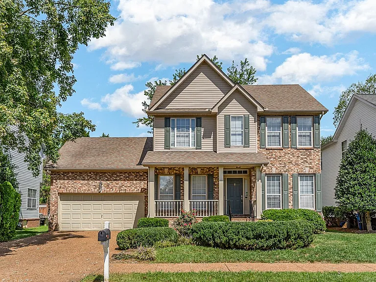 2054 Belmont Cir — Photo 1