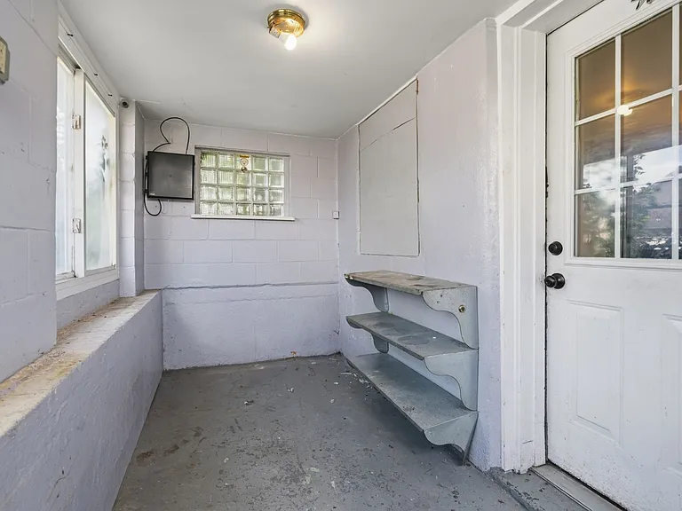 214 Campbell St — Photo 21