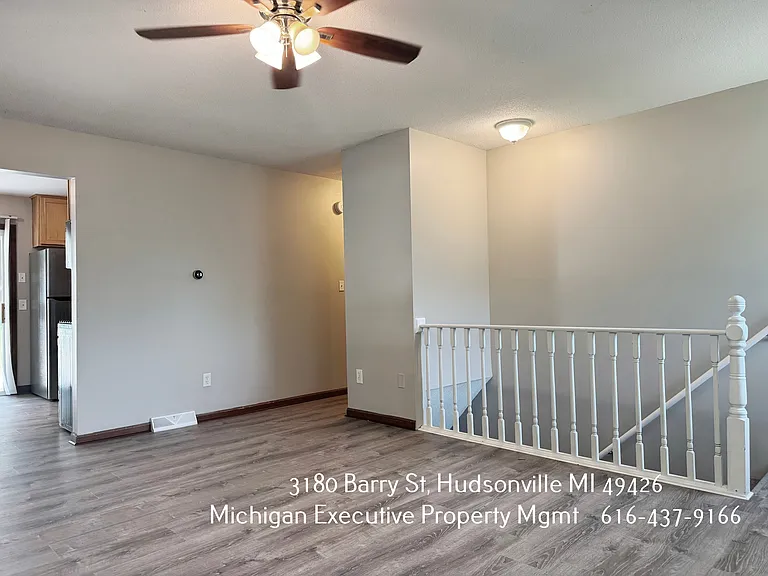 3180 Barry St — Photo 5