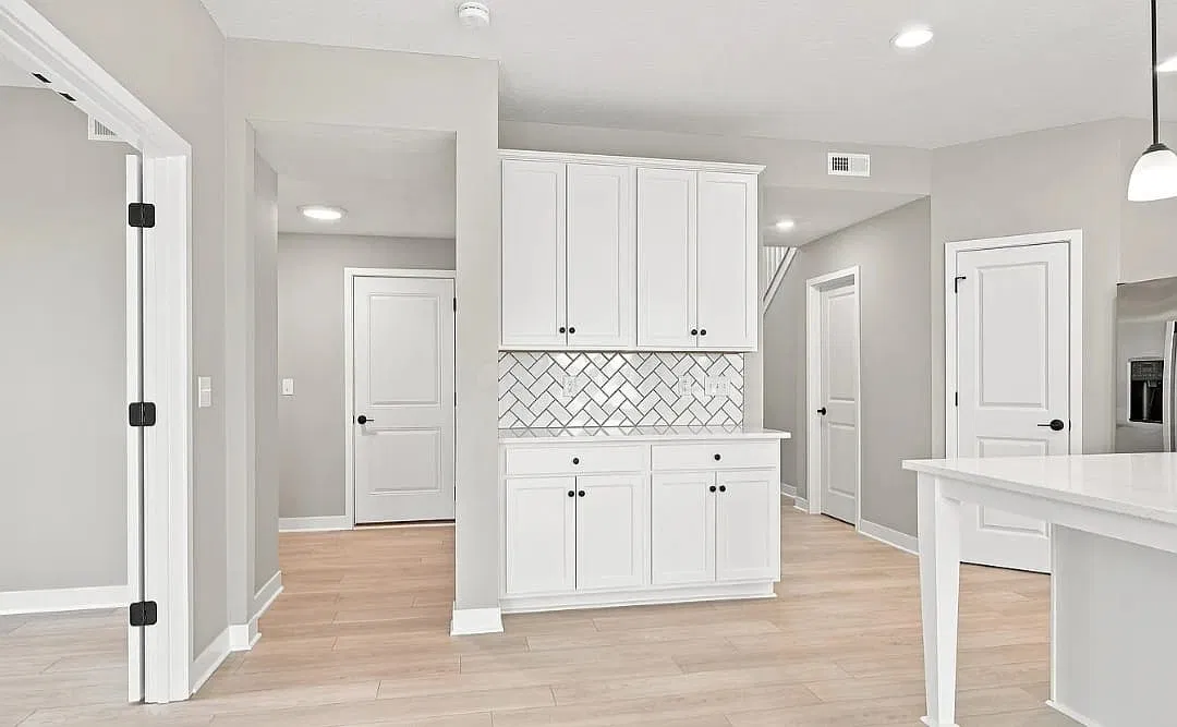 3 bed, 2417 sqft, $3,195 — Photo 4