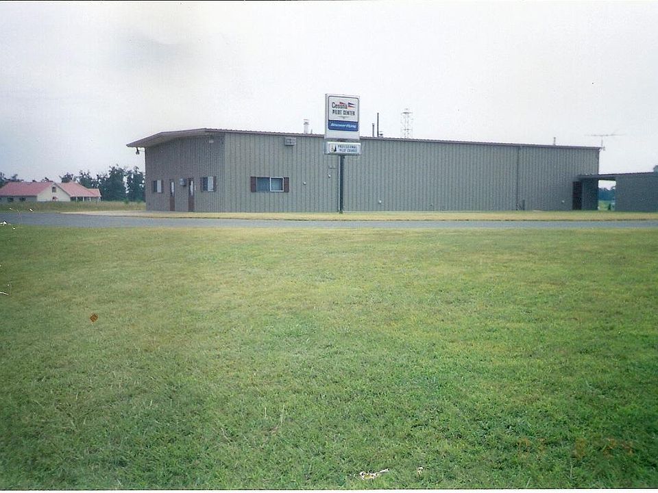 Hangar on a 2.2 AC Lot