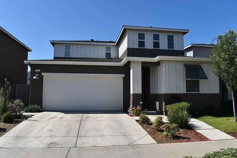 4 bed, 3.0 bath, 2102 sqft, $2,400 — Photo 1