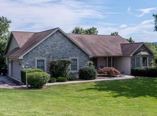 390 Creek Rd, Denver, PA 17517