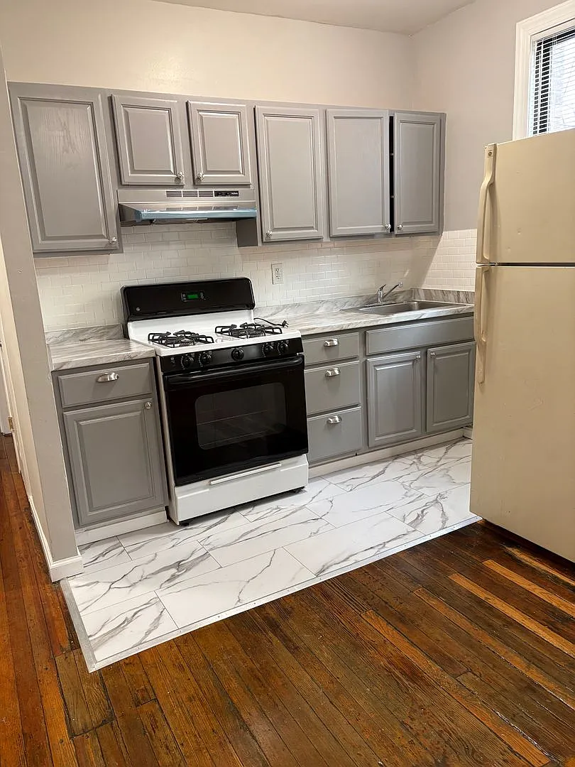 1014 Columbia Rd Nw — Photo 4