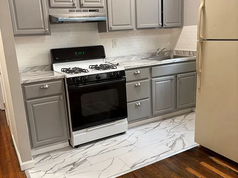 1014 Columbia Rd NW — Photo 4
