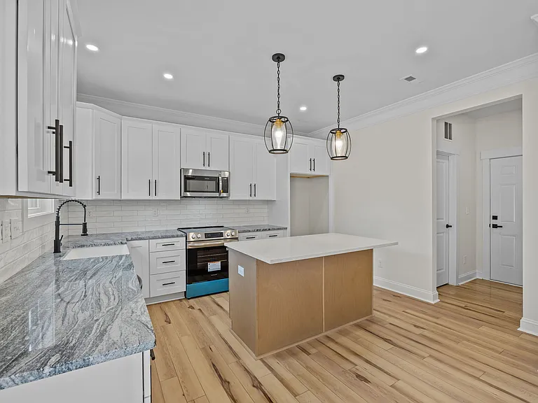 387 Lake Farm Dr — Photo 4
