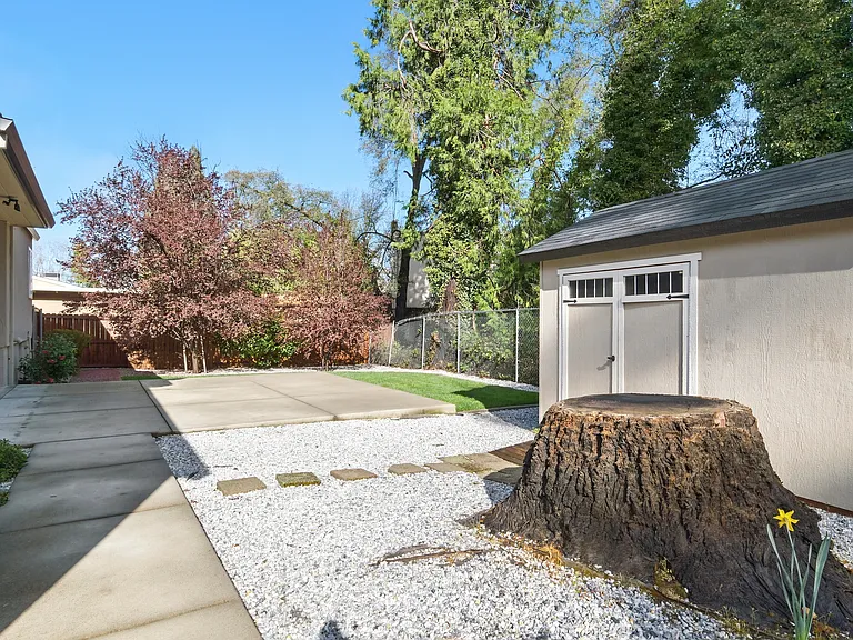 1385 Martin Ln — Photo 27