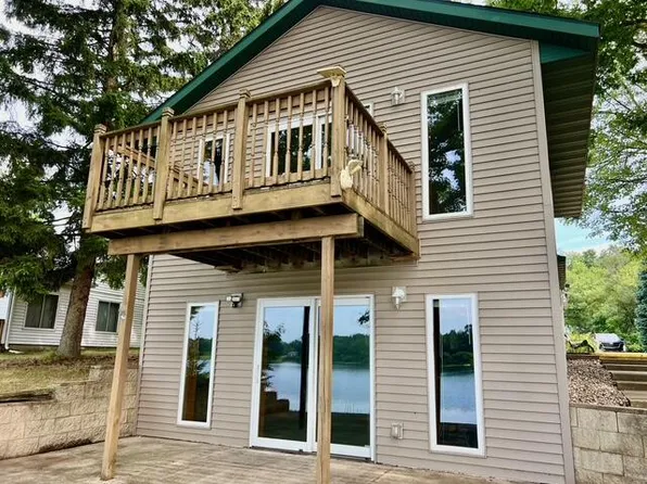 3283 W Ridge St, White Cloud, MI 49349