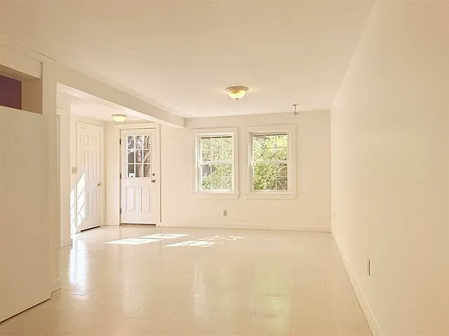2 bed, 1.0 bath, 842 sqft, $1,850 — Photo 3