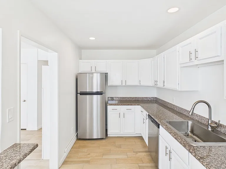 330 W I St — Photo 87