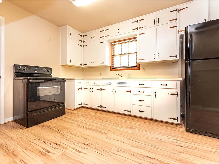7602 Delafield Ln — Photo 6