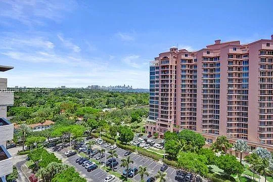 90 Edgewater Dr #Penthouse 18 — Photo 4