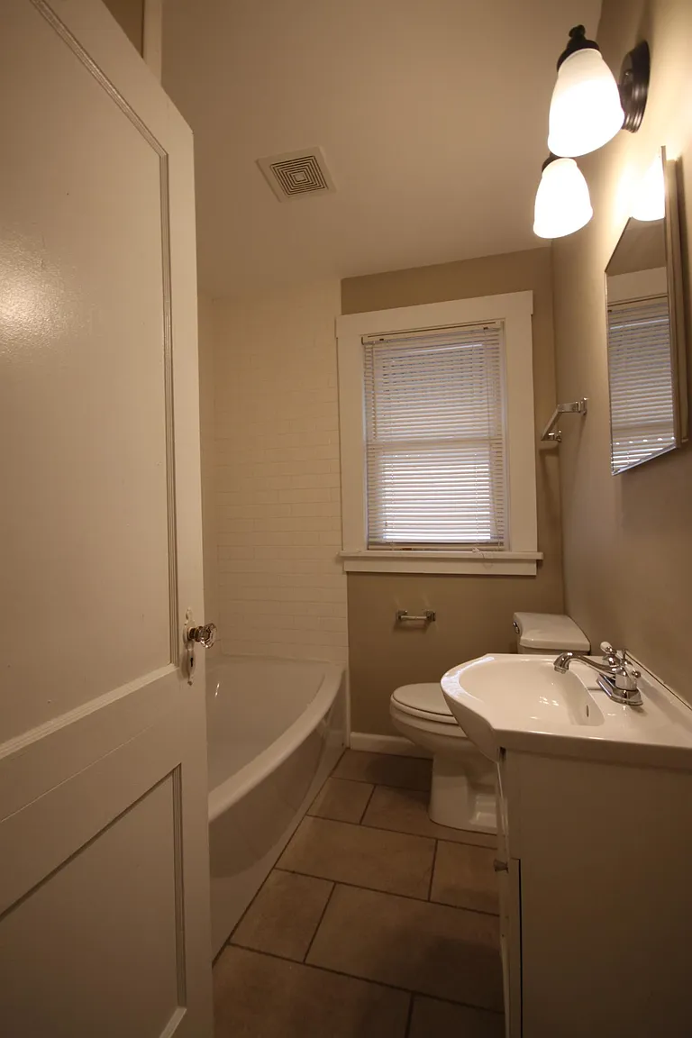 4657 Leona St photo 1