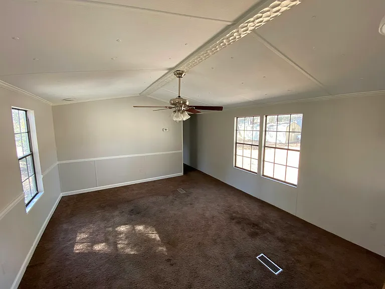 304 Holly Hill Rd — Photo 4