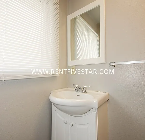 905 E Bridger St — Photo 8