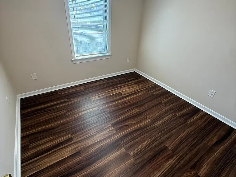 172 N Main St — Photo 5