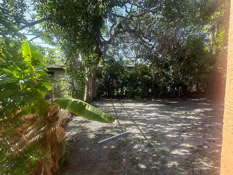 5725 NW 14th Ct — Photo 12