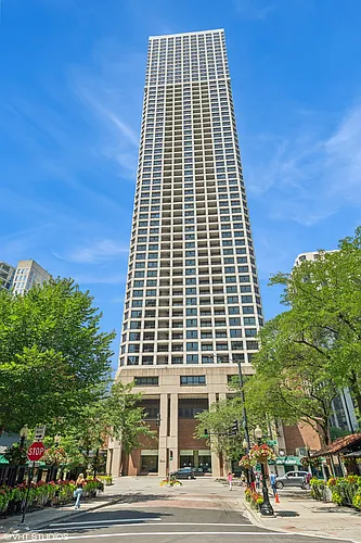 1030 N State St #11M Photo 1